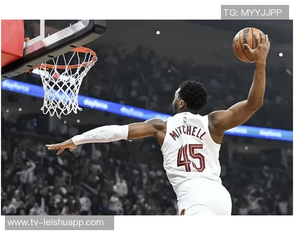 米切尔状态回落遭火箭严防12月前10场场均321分今日仅得16分